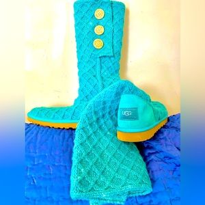 Original ski UGGs!! turquoise with silver sparkle